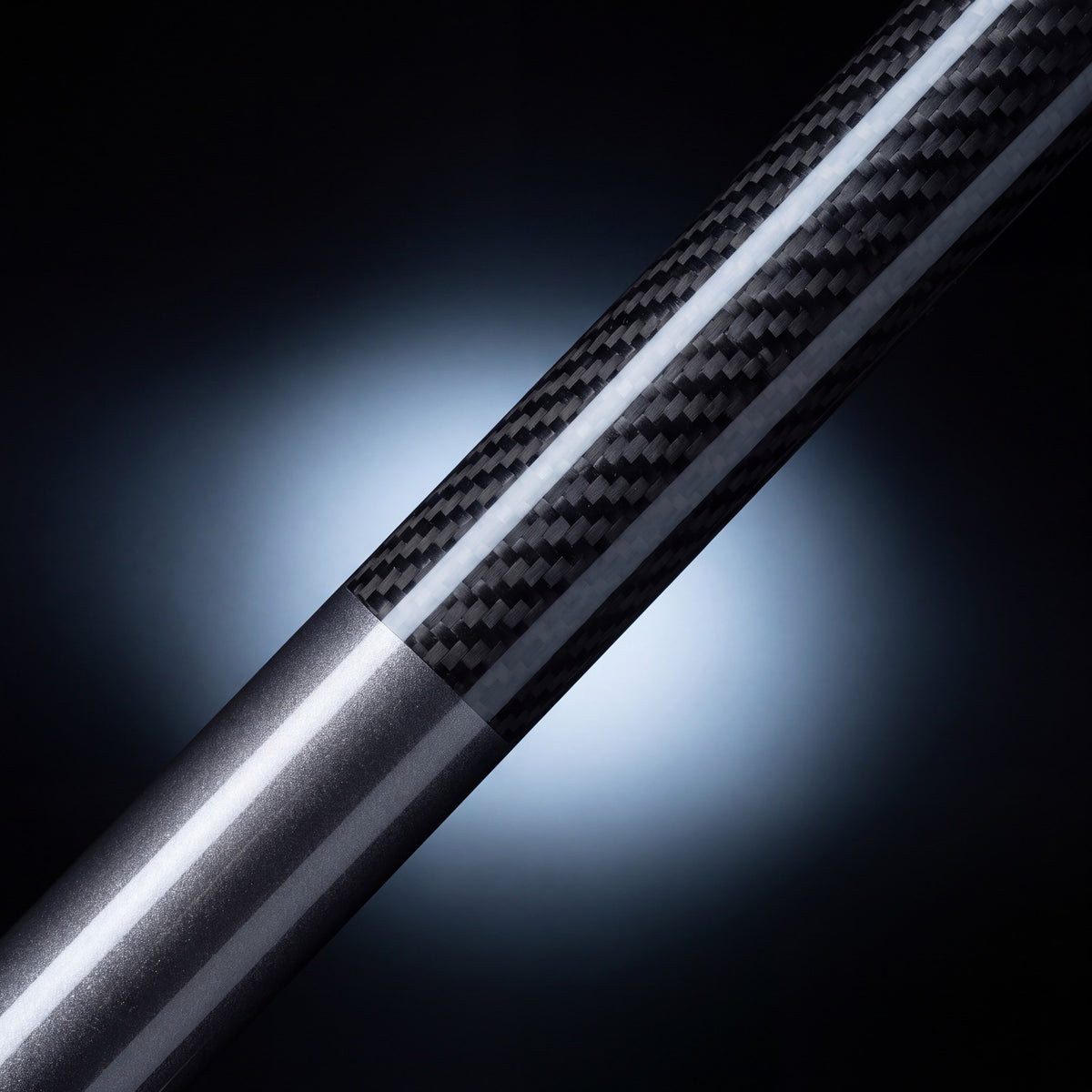 Carbon fiber weave grip meeting the gun metal grey sleeve