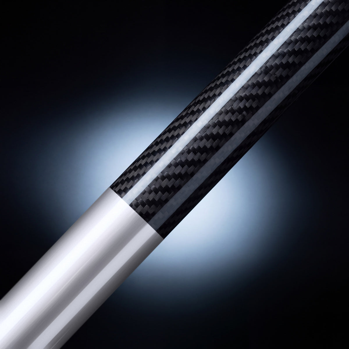 Carbon fiber weave grip meeting the pearl silver sleeve